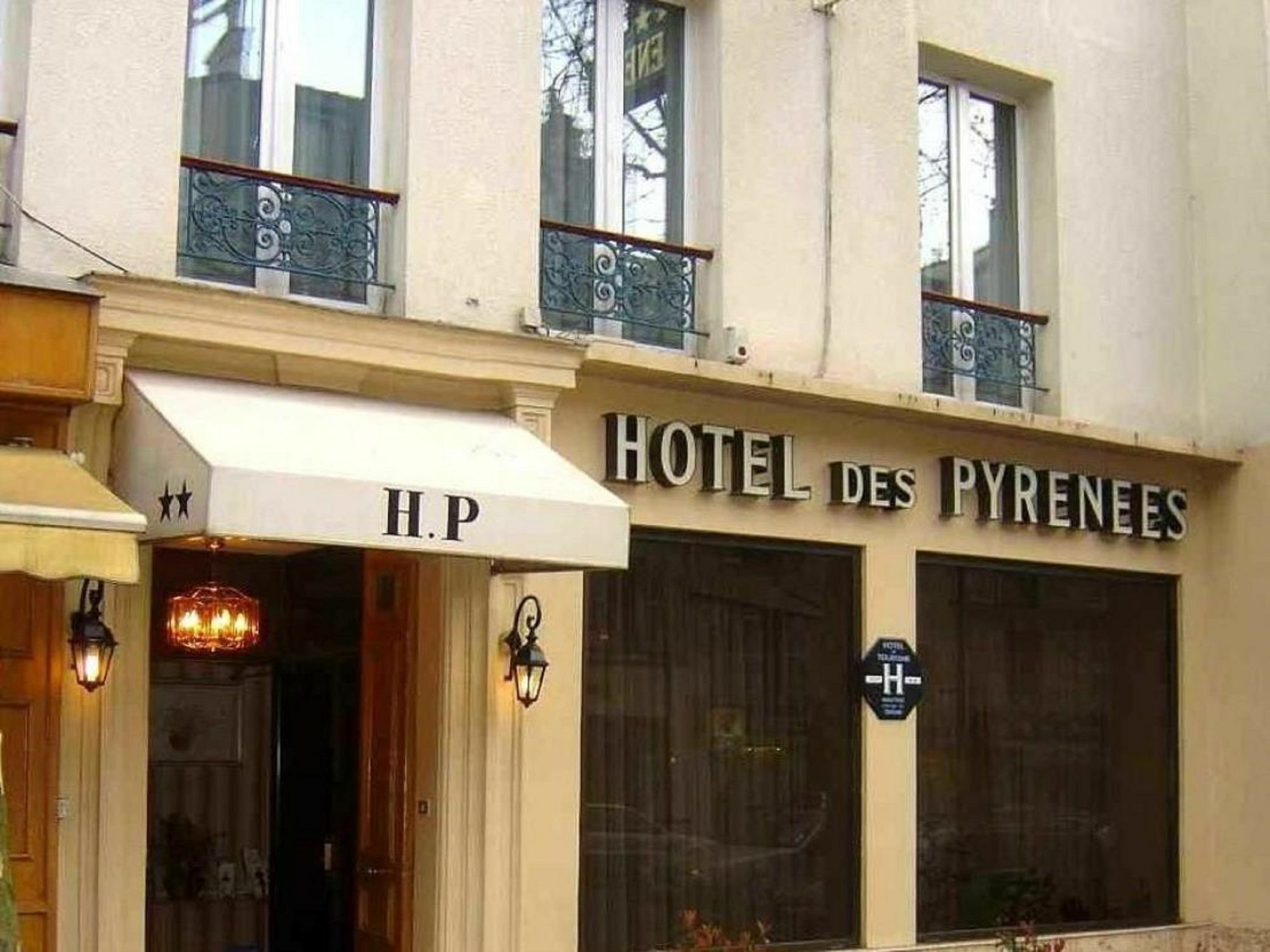 Hotel Des Pyrenees - Entre Bastille Et Nation Paris Exterior photo