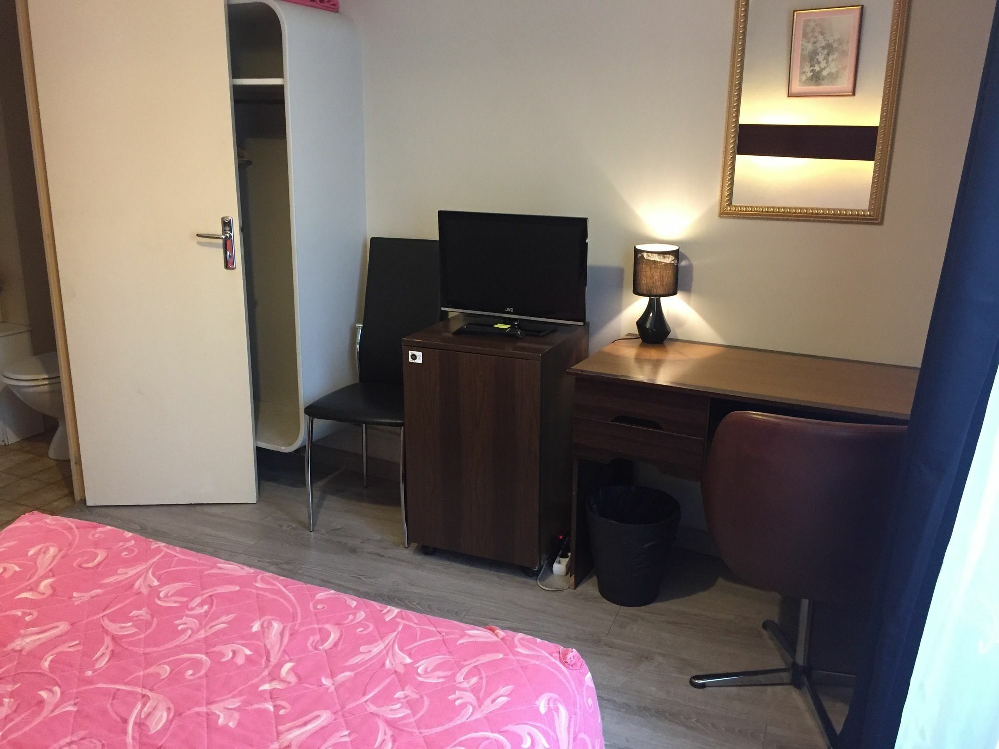 Hotel Des Pyrenees - Entre Bastille Et Nation Paris Exterior photo